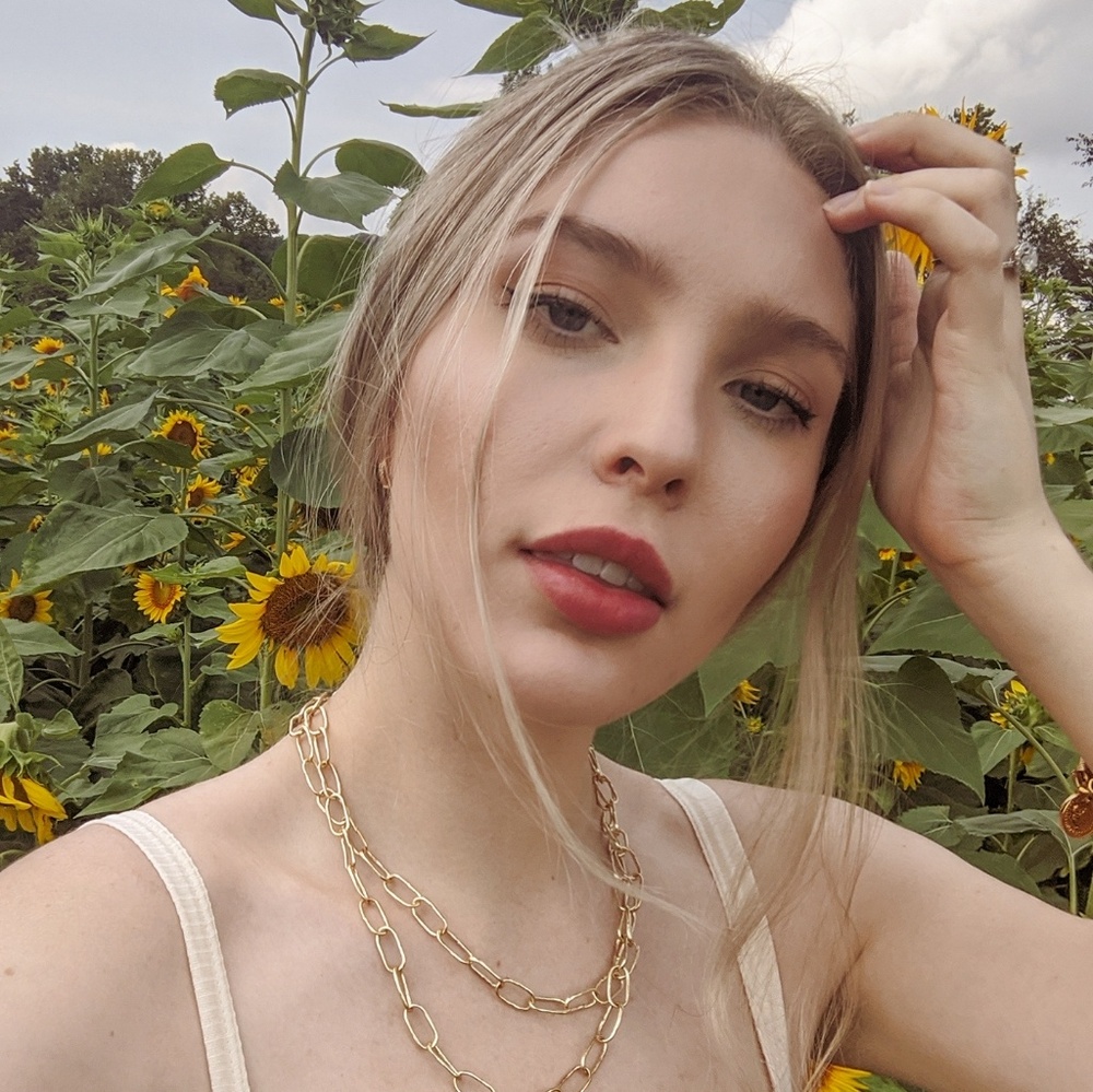 Meet your Posher, Emma